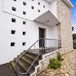Apartment T3 Authentique Avec Terrasse Et Parking Prive *