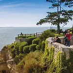 Apartment T3 Authentique Avec Terrasse Et Parking Prive Royan