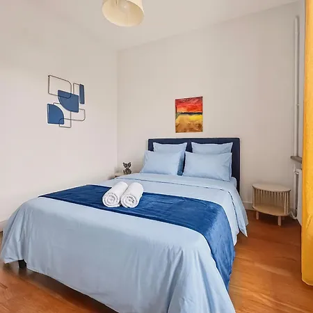 Διαμέρισμα T3 Authentique Avec Terrasse Et Parking Prive Ρουαγιάν