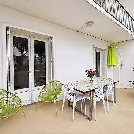 T3 Authentique Avec Terrasse Et Parking Prive Ρουαγιάν