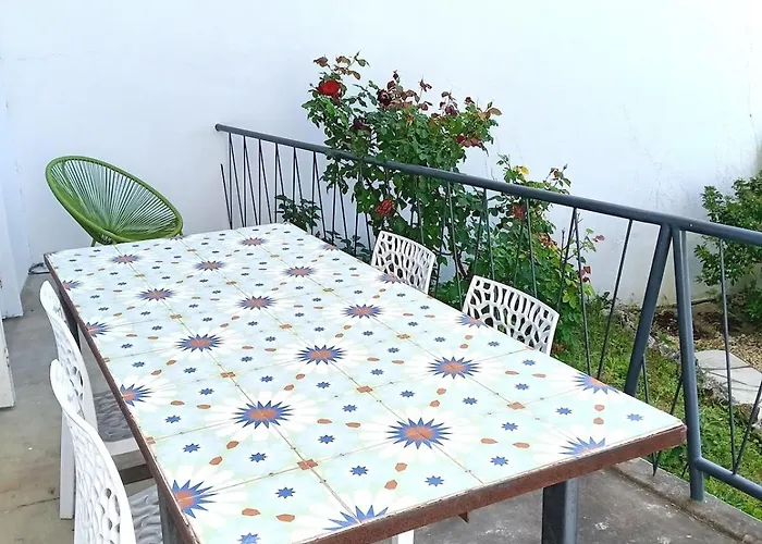 T3 Authentique Avec Terrasse Et Parking Prive Lejlighed